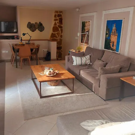 Sidonia, Luxury Historic Modern Townhouse, Swimming Pool, Terraces, Sea View. 公寓 麦地那西多尼亚