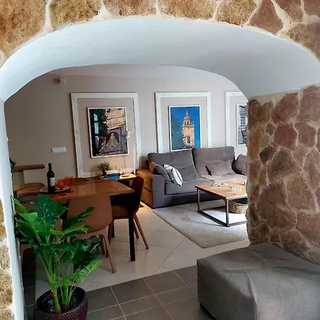 公寓 Sidonia, Luxury Historic Modern Townhouse, Swimming Pool, Terraces, Sea View.