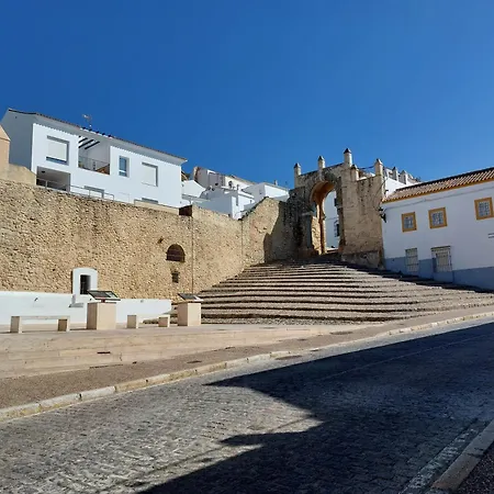 公寓 Sidonia, Luxury Historic Modern Townhouse, Swimming Pool, Terraces, Sea View.
