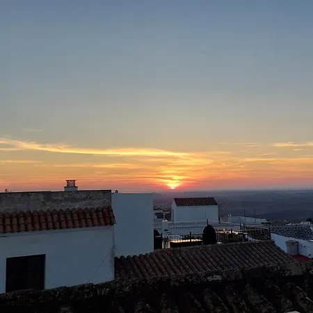 Sidonia, Luxury Historic Modern Townhouse, Swimming Pool, Terraces, Sea View. 公寓 麦地那西多尼亚